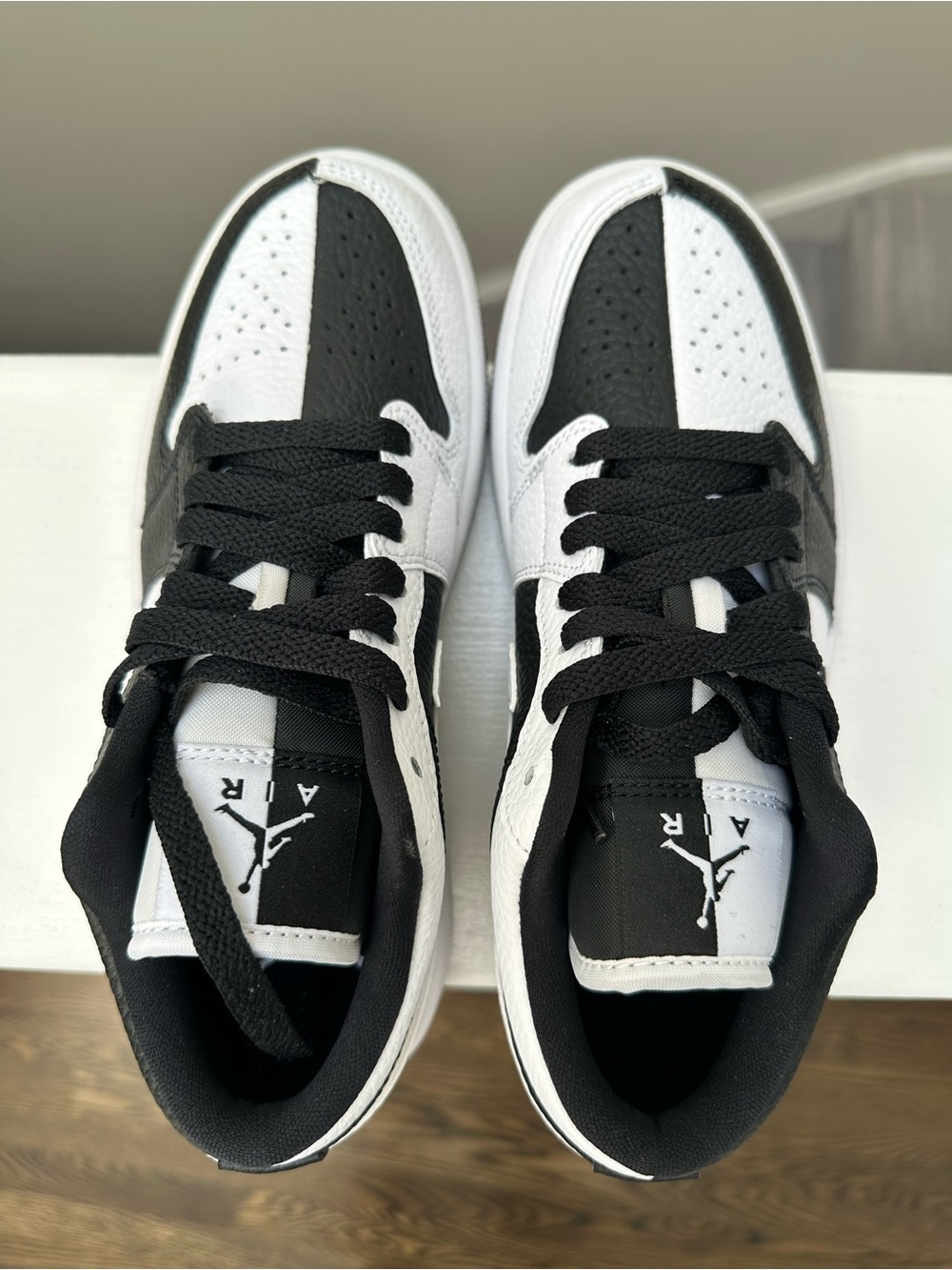 Nike Women’s Low-Top Sneakers in Black and White - Picture 2 of 7